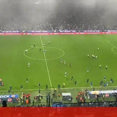 Tensão nos momentos finais do clássico FC Porto-Sporting antes do fairplay