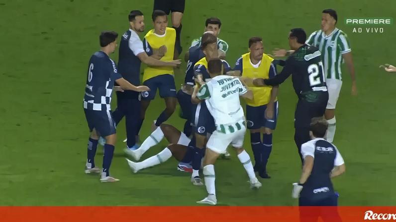 Jogo do Campeonato Gaúcho, no Brasil, acabou da pior forma