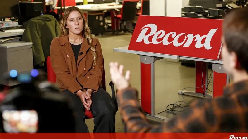 Kika Veselko e os sacrifícios para chegar ao Circuito Mundial de surf: «Não é só agarrar a prancha e ir para a água»