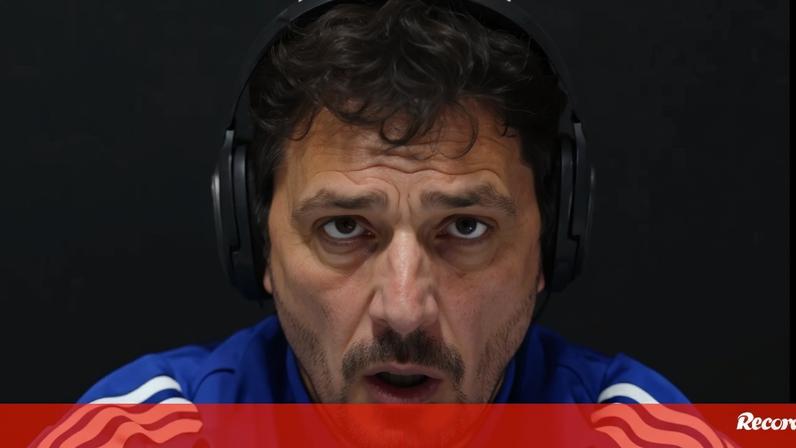 Plantel do Amora assinala Dia Mundial da Rádio e já antecipa final do Mundial com Ronaldo... a marcar nos descontos