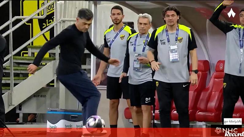 Técnico do Al Ittihad mantém perícia com a bola