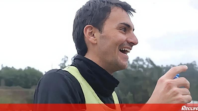 Jogadores da Académica escolhem contacto telefónico; neto de Cavaco não hesita