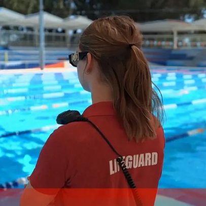 IA ajuda piscinas australianas a identificar nadadores em perigo