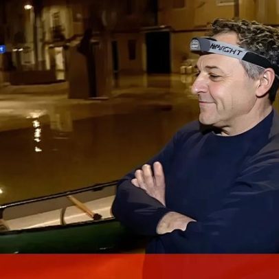 Morador de Santarém usa canoa como meio de transporte