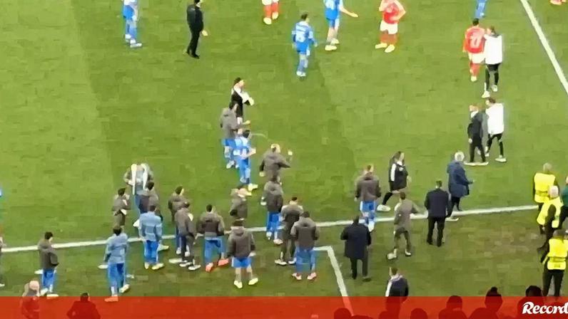 Álvaro Carreras e Vinícius Jr.