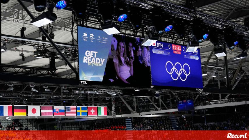 O placar exibe as pontuações de jogo entre o Japão e a Suécia nos Jogos Olímpicos