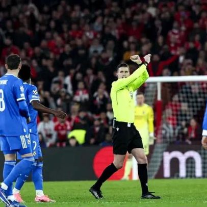 Árbitro ativou protocolo antirracismo no Benfica-Real Madrid; houve aplausos