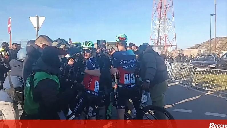 A festa de Paul Seixas no Alto da Fóia após alcançar a 1.ª vitória como profissional