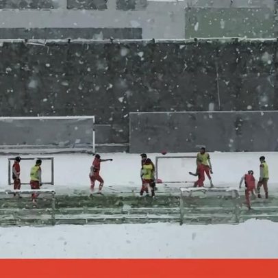 Bayern Munique treina sob forte nevão
