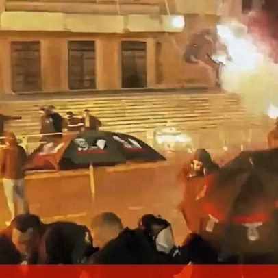 Protestos anti-governo na Albânia incluem incêndios, explosões e gás lacrimogéneo