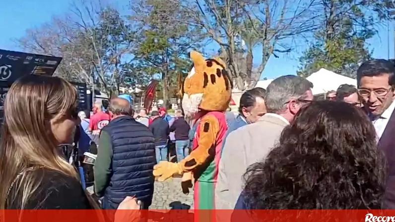 Até a mascote do basquetebol gosta de ciclismo: Blitz presente na Volta ao Algarve