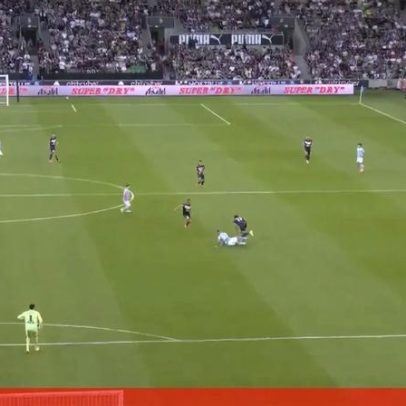 Juan Mata brilha na Austrália com golaço do meio-campo
