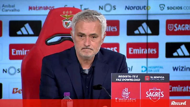 José Mourinho fez muitos elogios a José Neto após a vitória do Benfica frente ao AVS SAD (3-0).