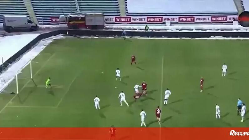 Alejandro Piedrahita deu o triunfo ao Slavia Sofia num momento de inspiração