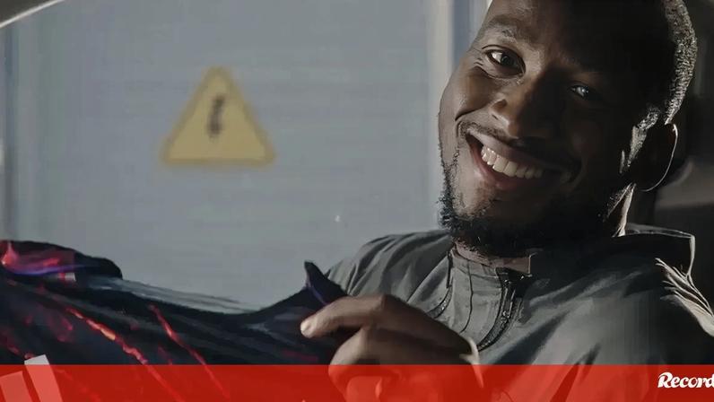 Encarnados estrearam equipamento no jogo com o AVS SAD