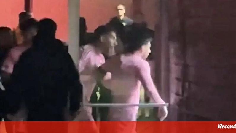 Messi tentou ir atrás do árbitro após derrota do Inter Miami e Suárez teve de segurar argentino