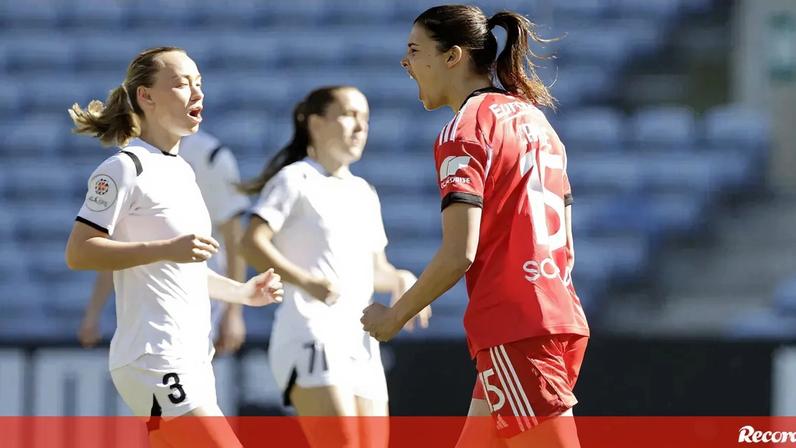 Carole Costa festeja