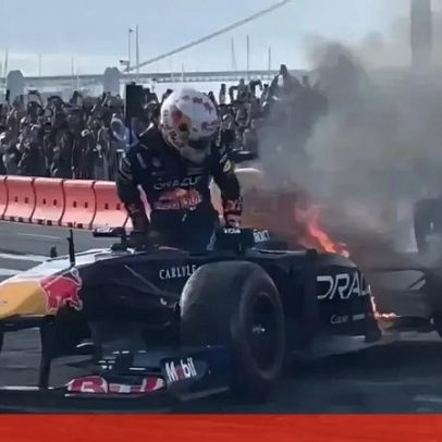 Carro de Yuki Tsunoda pega fogo em exibição de F1 nos EUA