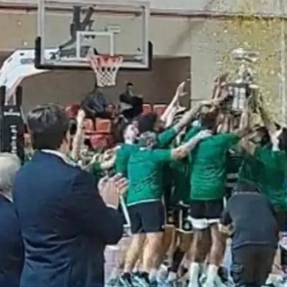 Sporting ergue a Taça de Portugal de basquetebol