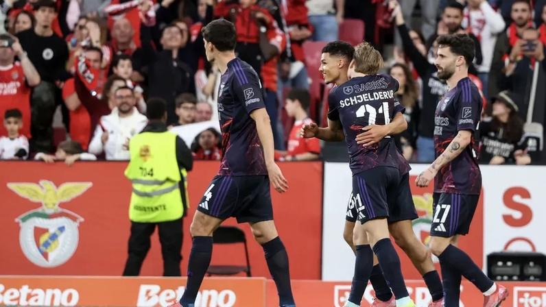 Bah felicitado após marcar ao AVS SAD