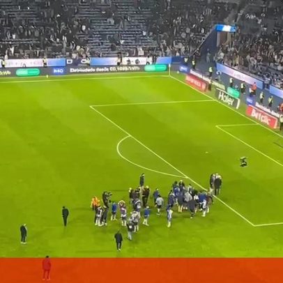 Farioli discute com o árbitro no final de FC Porto-Rio Ave