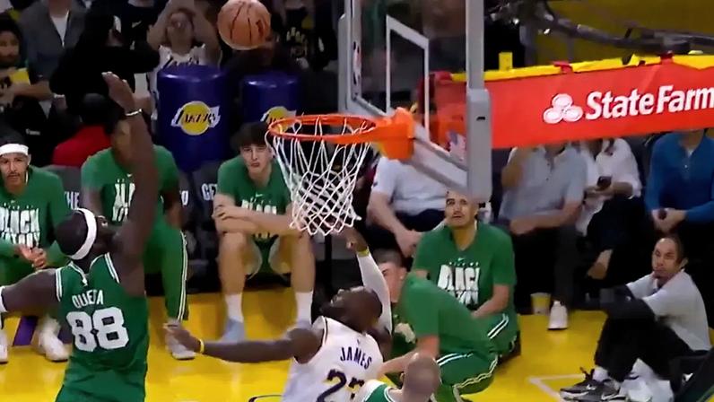 Momento aconteceu durante a vitória (111-89) dos Celtics frente aos Lakers
