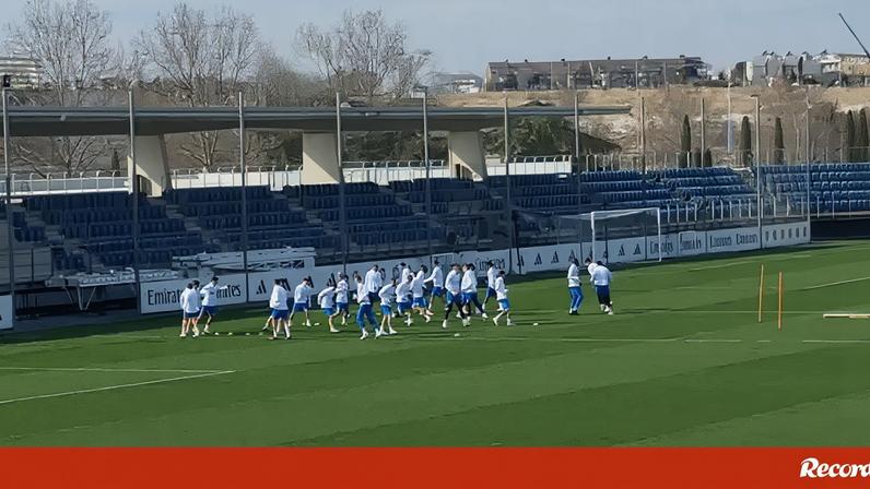 Dean Huijsen não vai estar no Real Madrid-Benfica. O central espanhol não integrou o treino desta terça-feira, pelo que não integrará a convocatória de Álvaro Arbeloa.