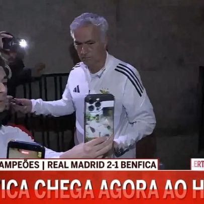 Mourinho visto na chegada ao hotel após ver Real Madrid-Benfica no autocarro