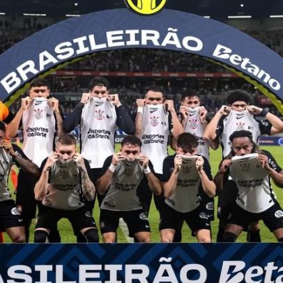 Jogadores do Corinthians repetem gesto de Prestianni em protesto contra racismo