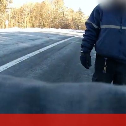 Polícia é atingida por carro descontrolado nos EUA