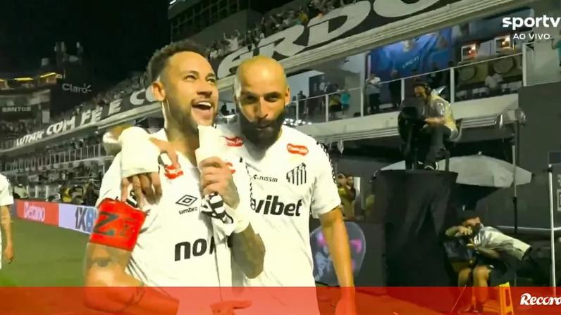 Neymar estreia-se a marcar em 2026 e faz dança junto à bandeirola de canto... como Vinícius