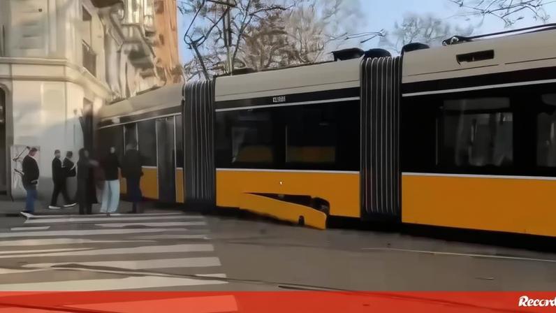 Descarrilamento de elétrico em Milão deixa 2 mortos e 40 feridos