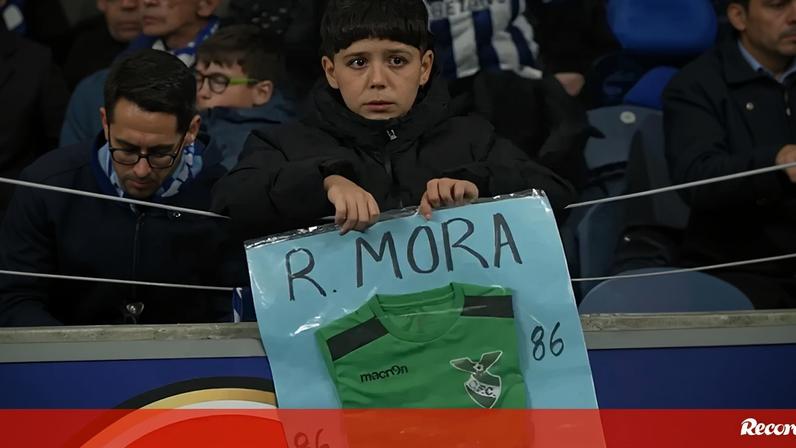 Rodrigo Mora deixou o Dragão com camisola do Custóias