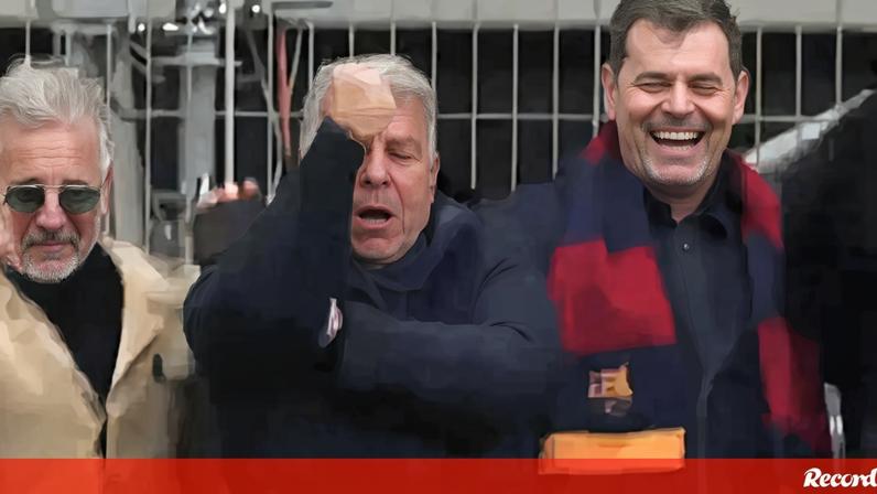 O gesto obsceno de Laporta no Barcelona-Villarreal que está a dar que falar em Espanha