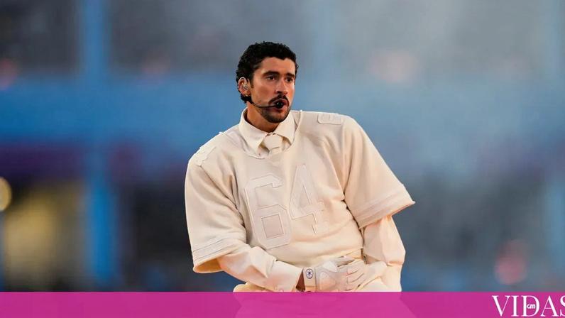 Bad Bunny veste camisola produzida em Portugal no intervalo da Super Bowl.