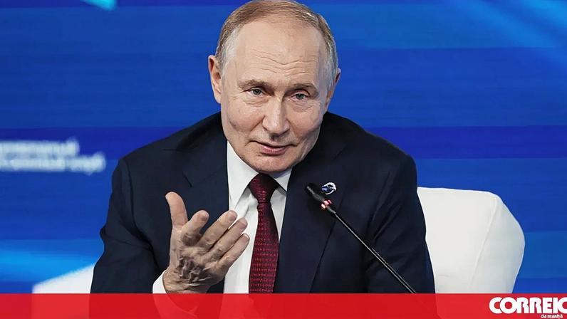 Vladimir Putin discursa num evento