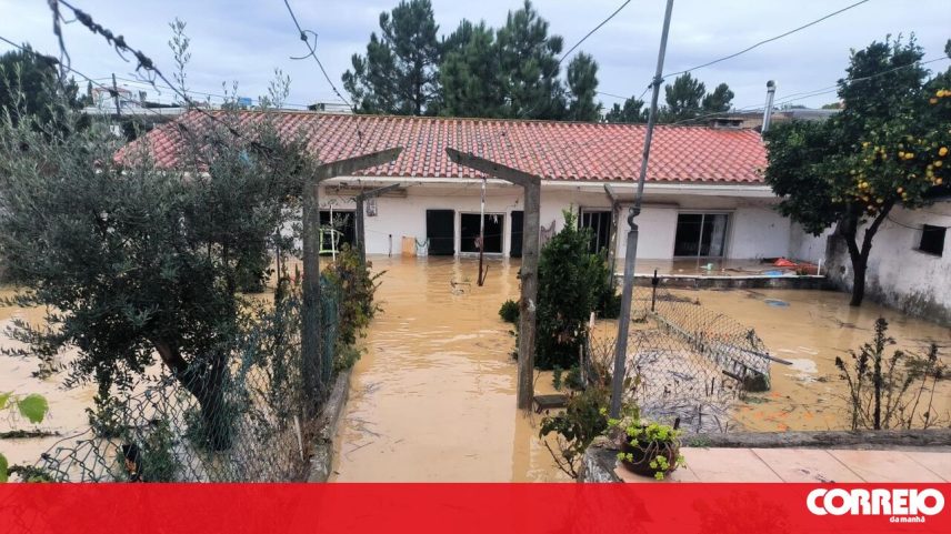 Casa inundada devido ao mau tempo em Portugal