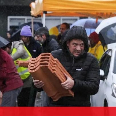 Exército leva 100 toneladas de telhas a Vieira de Leiria e Figueiró dos Vinhos