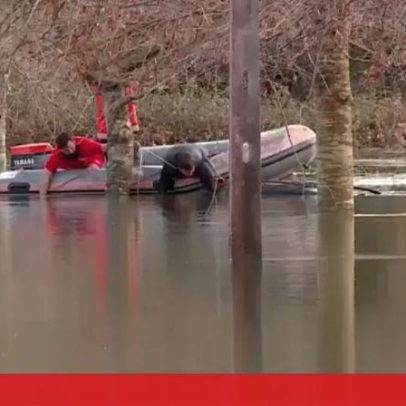 Jipe afunda ao tentar atravessar estrada inundada em Águeda