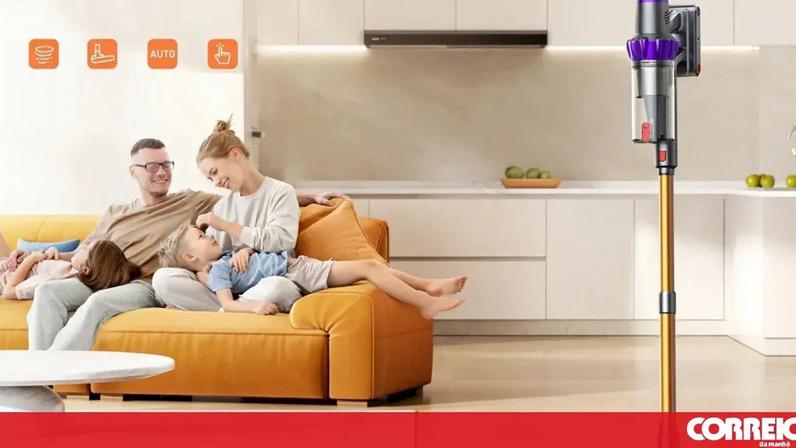 Família relaxa enquanto um aspirador sem fios BUTURE VC80 facilita a limpeza.
