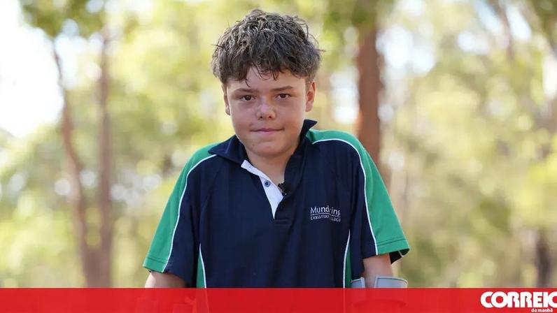 Austin Appelbee nadou quatro horas para salvar a família