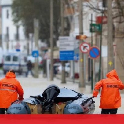 Usar galochas em zonas alagadas não é recomendado, saiba porquê