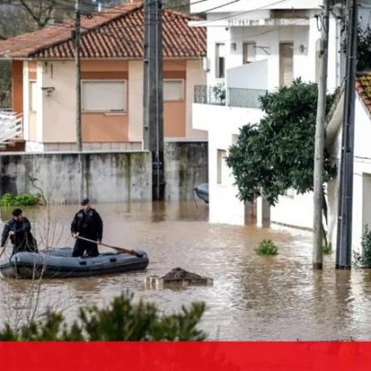 Gabriela é retirada de casa num bote devido às cheias