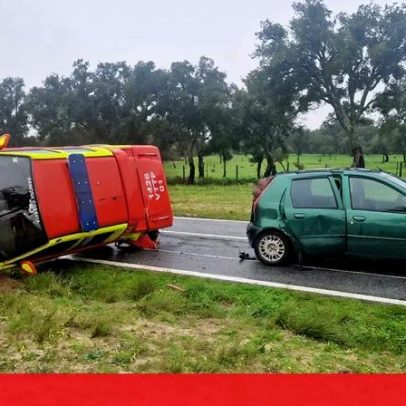 Colisão na EN119 envolve viatura dos Bombeiros de Samora Correia