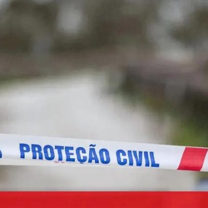 Derrocada numa arriba em Olho de Boi, Almada deixa moradores quase isolados