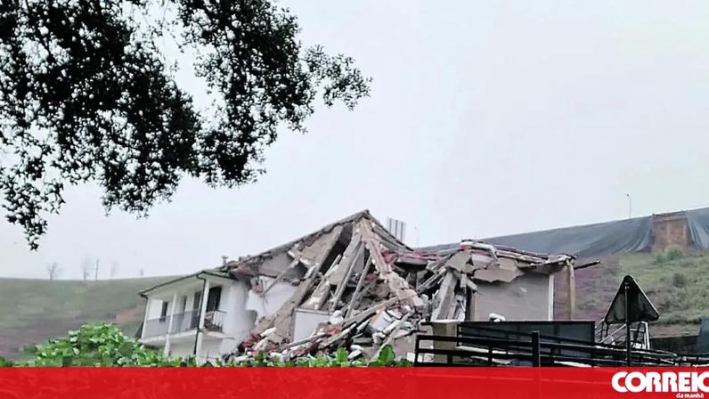Deslizamento na A7 faz habitação ruir em Arco de Baúlhe