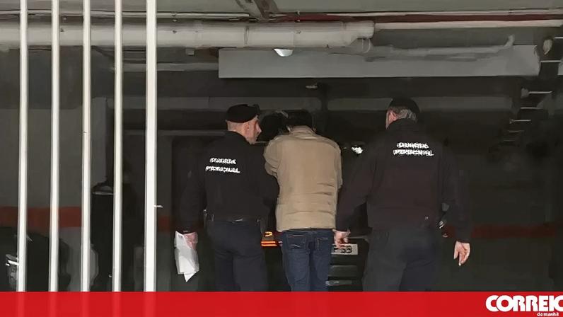 Jovem que incitou massacres no Brasil julgado à porta fechada