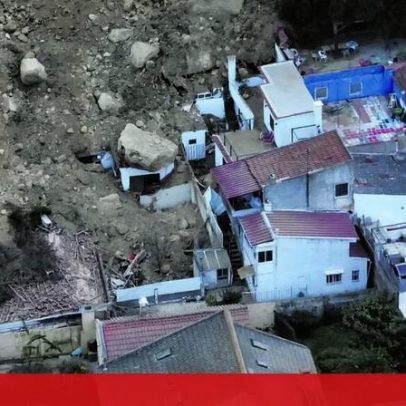 Água de esgoto invade casas na Costa da Caparica após tempestade
