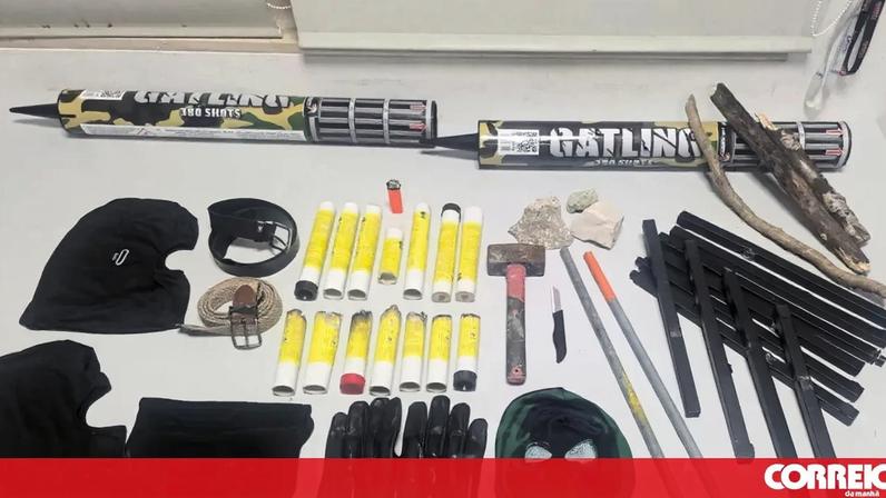 Material apreendido pela PSP aos adeptos detidos dos dois clubes