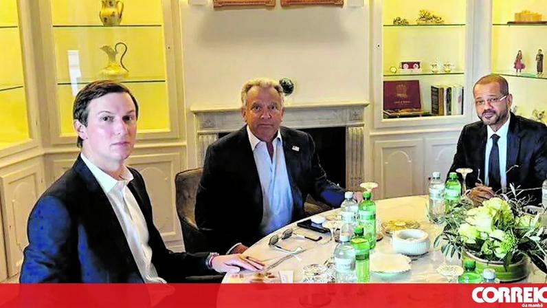 Jared Kushner e Steve Witkoff com o MNE de Omã, Sayyid Badr bin Hamad Al Busaidi, que mediou as negociações